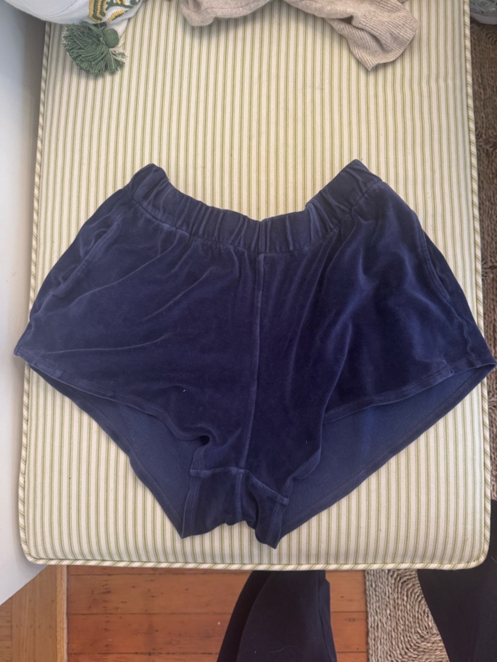 Susie Kondi velour Shorts in Deep Navy